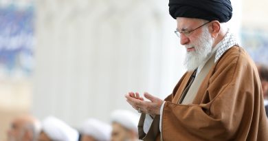 Ansprachen Imam Chameneis beim Fitr-Festgebet